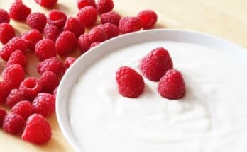 yogurt 1634732076 348x215 - Come sostituire lo yogurt nei dolci