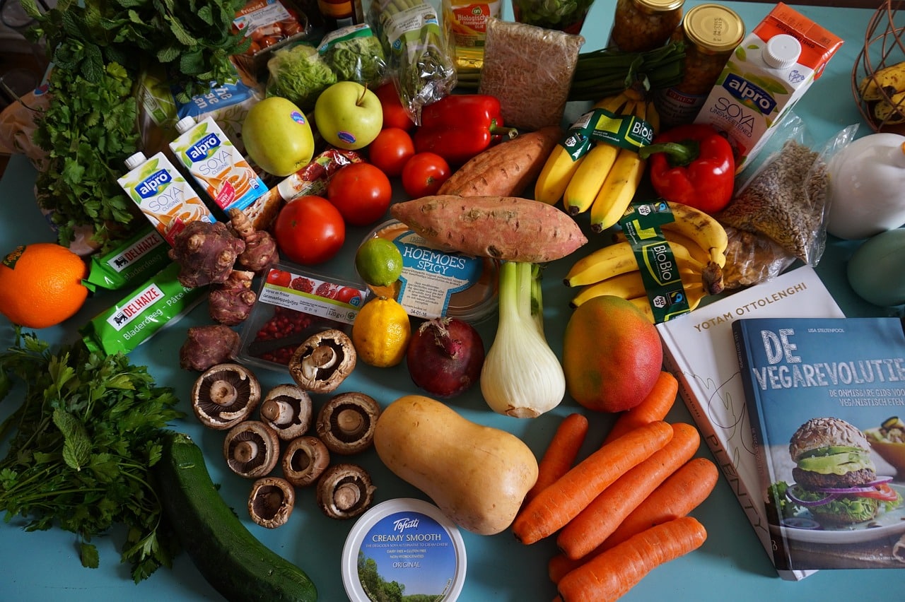 frutta e 1700832743 - L'importanza dell'alimentazione sana in sinergia con i trattamenti estetici