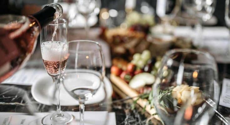 prosecco 735x400 - Ecommerce di vini in Italia: perché scegliere Vinoland.it rispetto ai principali concorrenti